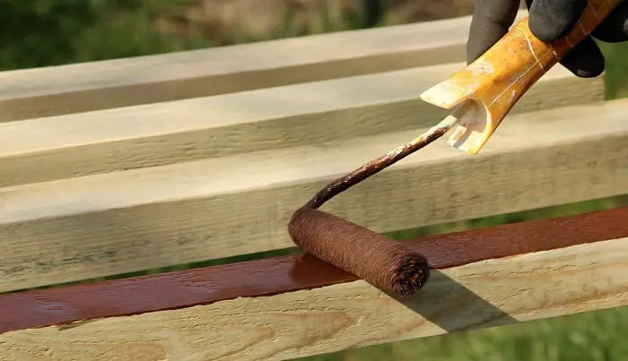 how to apply emulsion paint on wood