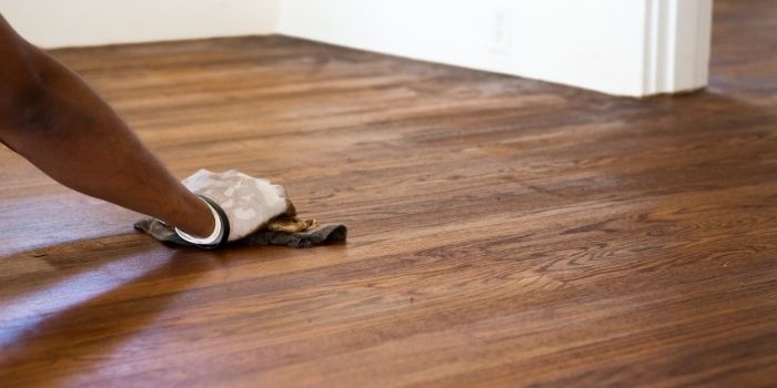 How to apply shellac floor finish