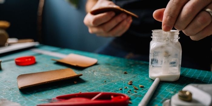 selecting the glue for attaching leather to wood